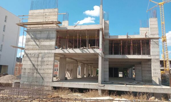 Inspektorati urdhëron ndalimin e punimeve në një objekt ndërtimi në Drenas, gjeti parregullësi në sigurinë në punë