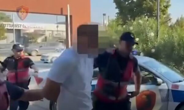 Jozefin Marku u gjet i fshehur në tualet kur Policia e arrestoi, gjenden fishekë dhe sekuestrohet Land Rover