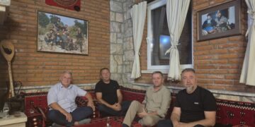 72 orë para vendimit në Hagë, komandantët e UÇK-së mblidhen në Drenicë tek Sami Lushtaku