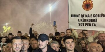 Nata e tretë: Protesta vazhdon edhe sonte në Prishtinë, Endrit Thaçi shpërndan njoftimin