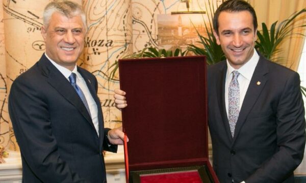 Erion Veliaj nga burgu jep një propozim për krerët e UÇK-së
