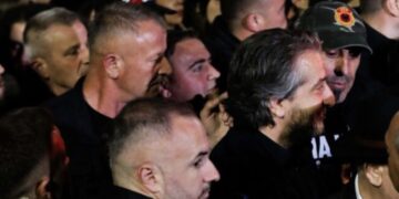 Përparim Rama mu në mes të protestës për drejtuesit e UÇK-së
