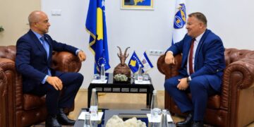 Shefi i EULEX-it shkon në Polici, takohet me Hoxhën