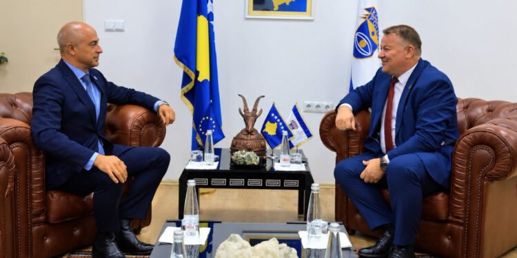 Shefi i EULEX-it shkon në Polici, takohet me Hoxhën