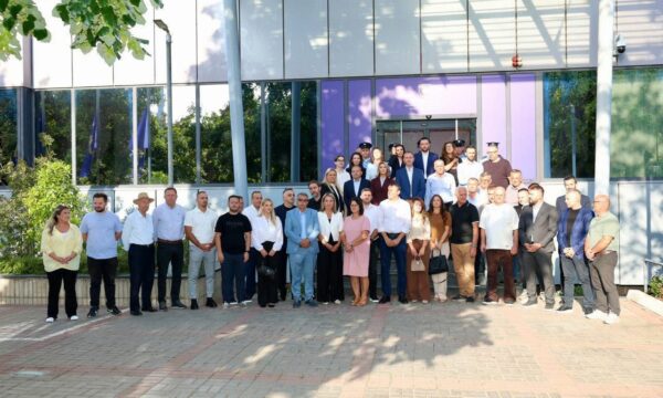 PDK e AAK i bëjnë thirrje partisë fituese: Kthehuni në Kuvend, ndaleni bllokadën institucionale