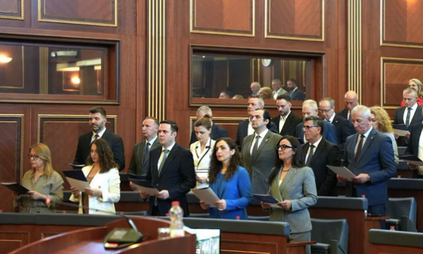 Pse s’mund të fajësohen 6 deputetët e LDK’së që nuk mbështetën ujdinë Kurti-Abdixhiku – flasin analistët