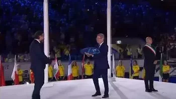 Flamuri i Lojërave Mesdhetare ‘niset’ për Prishtinë – Rama në ceremoninë madhështore në Taranto
