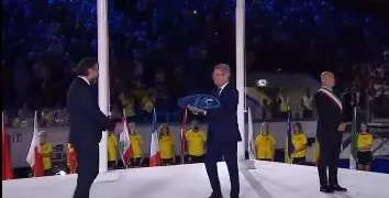Flamuri i Lojërave Mesdhetare ‘niset’ për Prishtinë – Rama në ceremoninë madhështore në Taranto