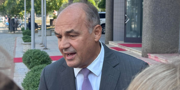 Hoxhaj: Mirëmëngjesi për 100 mijë shqiptarët që marshuan me UÇK-në në zemër
