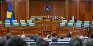 Nis seanca për votimin e qeverisë, 70 deputetë në sallë – opozita e bojkoton