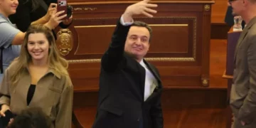 E diela e punës në Kuvend: pas muajsh bllokade u konstituua Kuvendi, pak orë më vonë u zgjodh edhe Qeveria