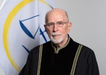 Një ditë para shpalljes së aktgjykimit, gjyqtari Charles Smith merr një vendim për Kadri Veselin e Jakup Krasniqin
