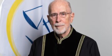 Një ditë para shpalljes së aktgjykimit, gjyqtari Charles Smith merr një vendim për Kadri Veselin e Jakup Krasniqin