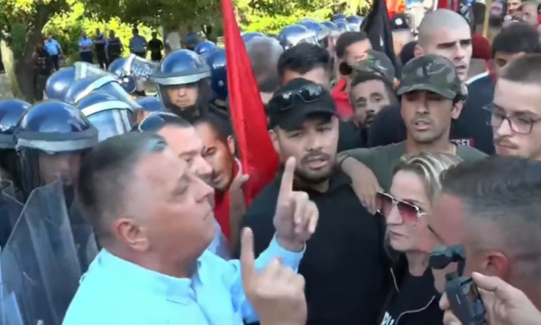 Nasim Haradinaj iu flet protestuesve: S’kemi asgjë me Policinë, duhet të thërrasim për unitet e veprime konkrete