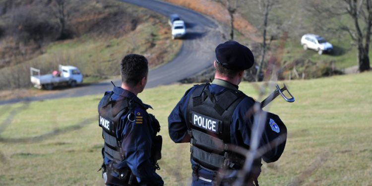 Arrestohen dy persona në Merdare, dyshohet se hynë ilegalisht nga Serbia në Kosovë