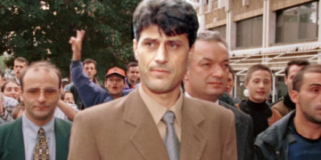 Njeriu i 17 shkurtit nën hijen e 16 shtatorit