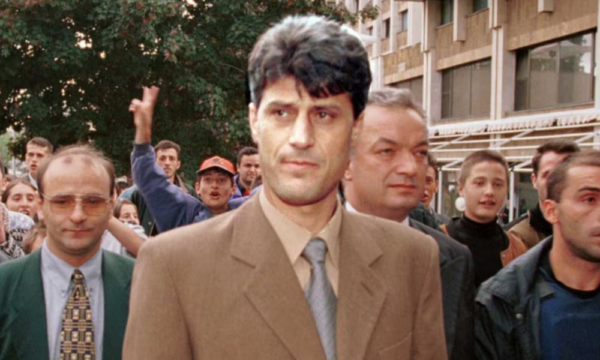 Njeriu i 17 shkurtit nën hijen e 16 shtatorit