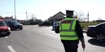 Kontrolli në trafik e nxjerr me urdhër-arrest aktiv: 25-vjeçari përfundon në Smrekonicë për vuajtje të dënimit