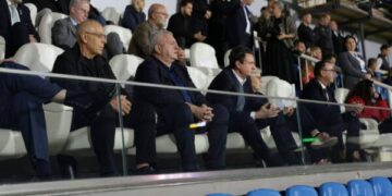 Kurti dhe Gërvalla në stadium për ndeshjen Kosovë-Irlandë