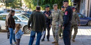 Gjenerali amerikan viziton Mitrovicën e Veriut dhe Urën e Ibrit : Siguria fillon me njerëzit, çdo bisedë e çdo shtrëngim duarsh na ndihmon