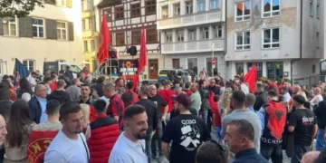 Mërgimtarët ngrihen në këmbë, kërkojnë drejtësi për çlirimtarët – Sonte Prishtina për të 12-tën natë