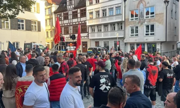 Mërgimtarët ngrihen në këmbë, kërkojnë drejtësi për çlirimtarët – Sonte Prishtina për të 12-tën natë