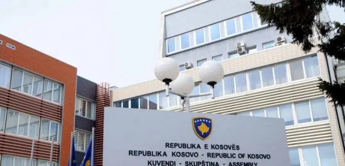 KDI: Komisioni për Legjislacion e nisi punën me shkelje të Rregullores së Kuvendit