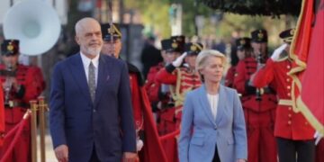 Von der Leyen e nis me fjalë optimiste vizitën në Tiranë, thotë se atje po punojnë shumë për ta bërë ëndrrën evropiane realitet