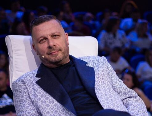 Nga Eli Fara tek Monika Lubonja, 17 gra raportohet të jenë filmuar nga kompozitori Adrian Hila – dalin disa pamje
