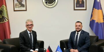 Maqedonci pret ambasadorin gjerman, në fokus siguria dhe bashkëpunimi në mbrojtje