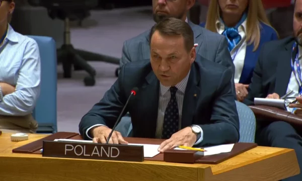 “Thuaji shefit tënd, mjaft është mjaft” – ministri i Jashtëm polak përplaset me homologun rus në OKB