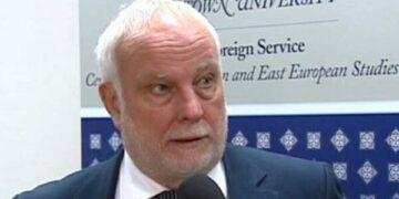 Pettifer: Pas Hagës, Kosova duhet t’i rishikojë marrëdhëniet diplomatike, EULEX-i duhet të mbyllet