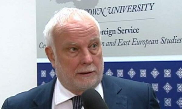 Pettifer: Pas Hagës, Kosova duhet t’i rishikojë marrëdhëniet diplomatike, EULEX-i duhet të mbyllet