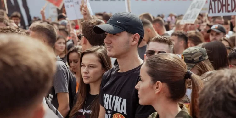 Liri, djali i Kadri Veselit në protestën e studentëve kundër vendimit në Hagë