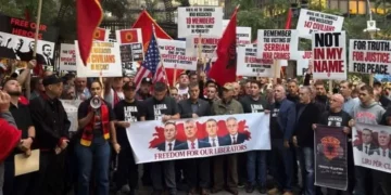 Shqiptarët e Amerikës protestojnë para selisë së OKB-së në New York kundër vendimit të Speciales