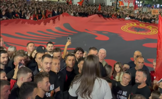 Vajza e Sahit Jasharit: Historia e Kosovës nuk fillon e as nuk mbaron në Hagë