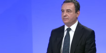 Nderimet shtetërore për Mlladiqin, Kurti: Vështirë të flitet në atë shoqëri për pendesë apo distancim nga politika që prodhoi ato krime