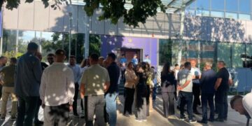 PDK dhe Aleanca bllokojnë sërish hyrjen e Qeverisë, aksioni i janë bashkuar aktivistë e asamblistë të PDK-së nga Prizreni e Suhareka