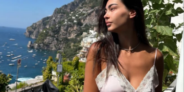 Adrola Dushi pa grim, pozat buzë detit marrin gjithë vëmendjen