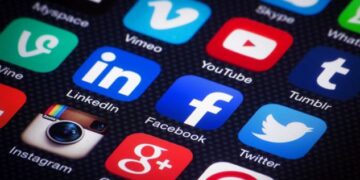 BE kërkon kufizime më të rrepta moshe për rrjetet sociale