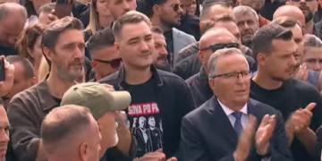 Bedri Hamza bashkë me djalin e Thaçit e Veselit në Marshin për Liri