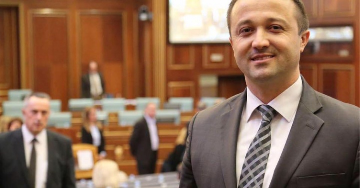 Deputeti Berisha kërkon seancë të jashtëzakonshme për vendimin e Speciales që dënoi krerët e UÇK-së