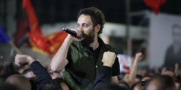 “Jo në emrin tim”, Haziri thirrje protestuesve: Sonte edhe nën shi, bashkë për UÇK-në