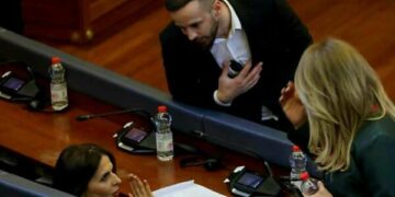 Deputeti Geci i VV’së nuk i voton as Deklaratën për Specialen as Vlora Çitakun