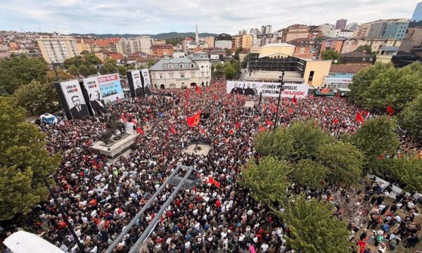 Platforma “Liria Ka Emër” që organizuan marshin i falendërojnë qytetarët: Ishin rreth 100 mijë