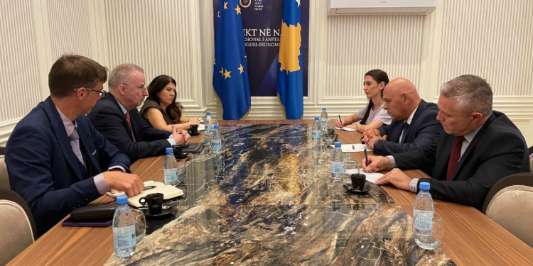 Gjini pas takimit me ambasadorin e ri të BE-së: Kosova duhet të avancojë drejt BE-së