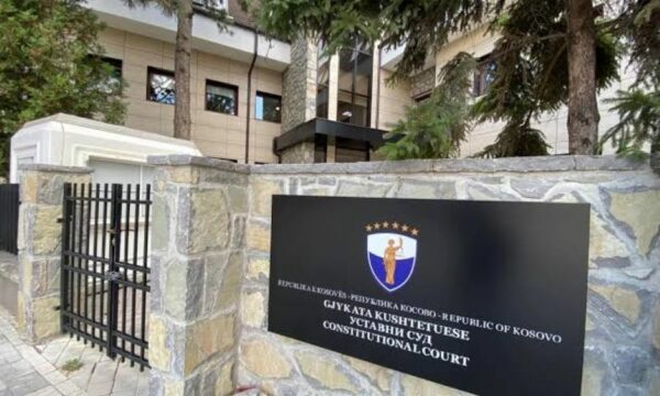 Akademikë dhe shoqëria civile i kërkojnë Qelajt: Dërgojeni Ligjin për Specialen në Kushtetuese