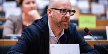Eurodeputeti çek kërkon pezullimin e negociatave me Serbinë për shkak të glorifikimit të Mlladiqit
