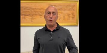 Haradinaj fton qytetarët në protestën kundër vendimit ndaj krerëve të UÇK-së: Jo në emrin tim, jo në emër të popullit të Kosovës