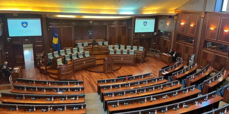 Kalojnë 30 minuta, ende nuk nis seanca e Kuvendit